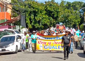 EVANGELICOS MARCHAN CONTRA DEPRAVACIÓN SEXUAL y AGENDA GAY.