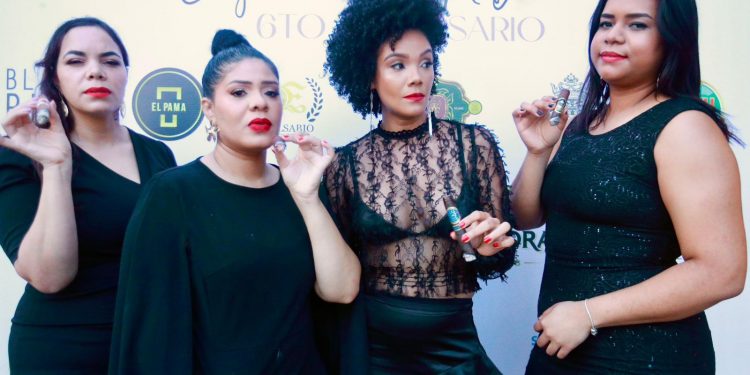Celebran sexto aniversario de Cigar Woman RD