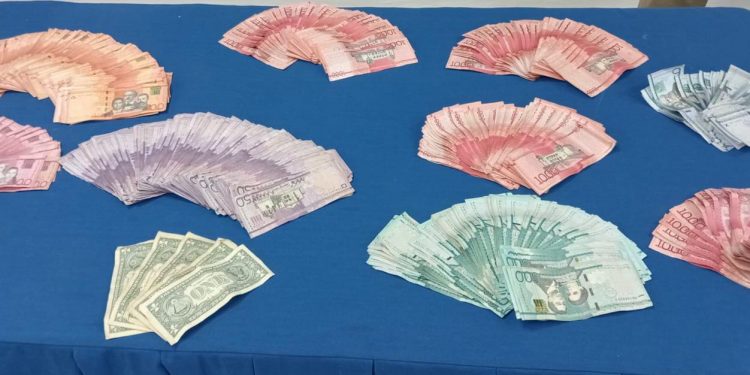 Dan duro golpe a la banda los 50-0; apresan 14, ocupan drogas, armas y dinero.