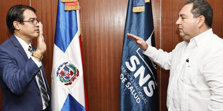 Juramentan nuevo director Servicio Regional de Salud Norcentral