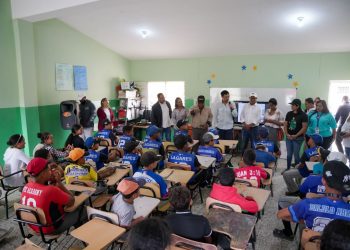Propeep asiste decenas de familias afectadas por lluvias torrenciales en Tireo al Medio de Constanza