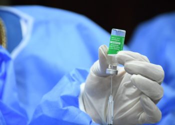 Ministerio de Salud recibe 10,000 vacunas Covid para reforzar a personas vulnerables