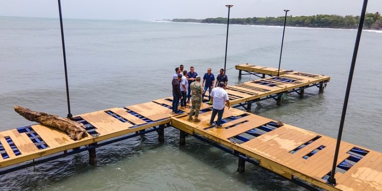 Jean Luis Rodríguez supervisa muelles tras paso de huracán Beryl