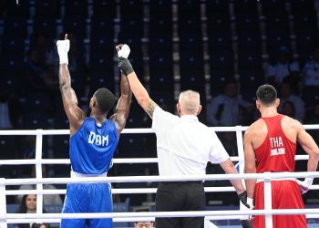 Boxeador dominicano Cristian Pinales avanza a octavos de final tras vencer a tailandés