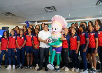 Alcaldia SDE recibe equipo que representará a RD en Copa Mundial Femenina Sub-17 de la FIFA
