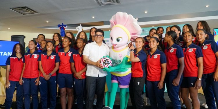 Alcaldia SDE recibe equipo que representará a RD en Copa Mundial Femenina Sub-17 de la FIFA