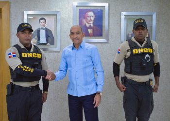 PRESIDENTE DNCD RECIBE AGENTES RECHAZARON SOBORNO EN JARABACOA; DICE ACTUACIÓN ENALTECE INSTITUCIÓN