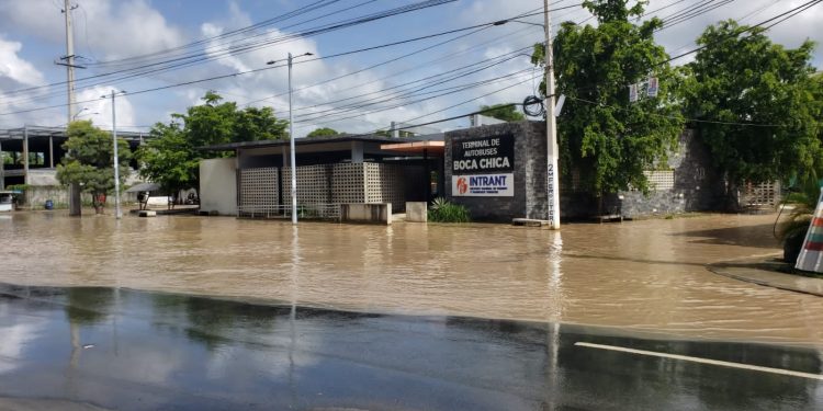 Boca Chica pide a Obras Publicas solucionar inundación en Autopista Las Américas