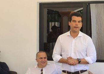 Wellington Arnaud visita María Trinidad Sánchez para priorizar obras.