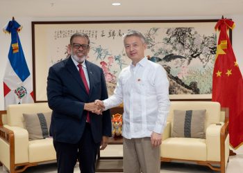 Director General de Desarrollo de la Comunidad Modesto Guzmán, se reunió con el embajador de  China, donde acordaron trabajar en favor de los residentes en comunidades vulnerables