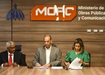 Obras Públicas recibe contrato toma posesión en usufructo 40 mil metros cuadrados de terrenos del CEA en Boca Chica