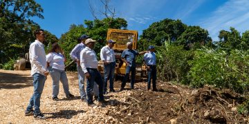 Director de UTEPDA supervisa caminos interparcelarios de Barahona e Independencia