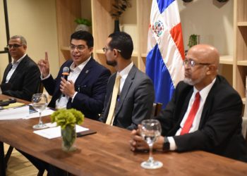 CAASD y ADOU delinean el futuro del agua en encuentro por la sostenibilidad.