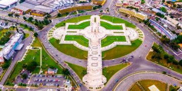 Deligne Ascención resalta en Perú la inversión US$ 1600 MM en mejorar la conectividad vial RD