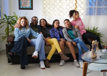 «La Familia Espejo», la primera serie familiar de la TV dominicana, desde el domingo 13 de octubre por RTVD