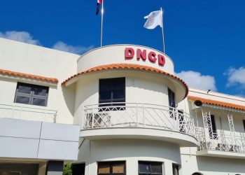 DNCD IMPONE SANCIONES A AGENTE POR MALTRATO VERBAL A MUJER EN SFM
