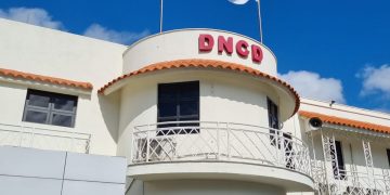 DNCD IMPONE SANCIONES A AGENTE POR MALTRATO VERBAL A MUJER EN SFM