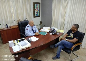 Logan Jiménez, visita al coronel José Ramón Reyes Suárez, director de las Escuelas Vocacionales de las FFFAA y PN