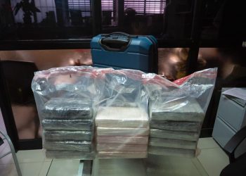 BUSCAN DOMINICO-ESPAÑOL ABANDONÓ MALETA EN EL AILA CON 15 PAQUETES DE COCAÍNA