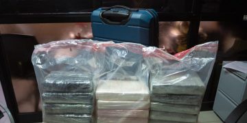 BUSCAN DOMINICO-ESPAÑOL ABANDONÓ MALETA EN EL AILA CON 15 PAQUETES DE COCAÍNA