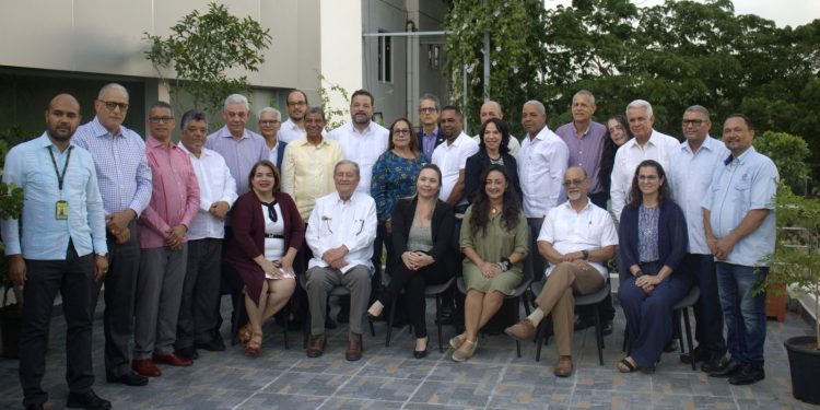 Celebran asamblea del Consejo de Administración del Jardín Botánico de Santiago