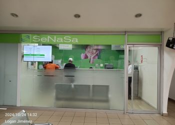 Periodista Logan Jiménez denuncia abuso verbal por parte de empleada del SeNaSa mientras buscaba atención a su hija