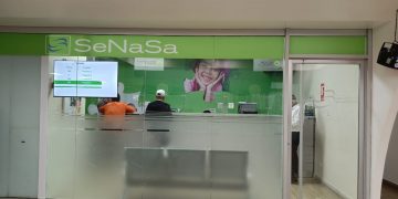 Periodista Logan Jiménez  denuncia abuso verbal por parte de empleada del SeNaSa mientras buscaba atención a su hija
