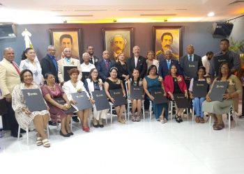 Alcalde interino de La Vega, arquitecto Joel Martínez encabezó entrega al “ Mérito magisterial”