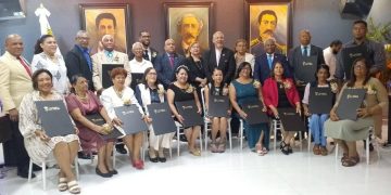 Alcalde interino de La Vega, arquitecto Joel Martínez encabezó entrega al “ Mérito magisterial”