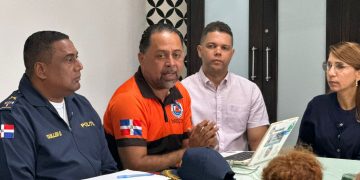 Defensa Civil de Puerto Plata anuncia cierre de playas por fuerte oleaje
