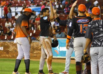 Francisco Peña héroe en victoria de los Toros que cortan mala racha