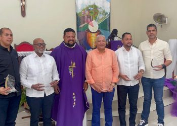 Reconocen en El Café de Herrera a Radhamés González, Ángel de la Cruz y otros dirigentes PRM por gestión de obras