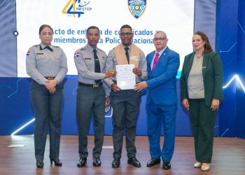 INFOTEP e IPES entregan certificados a 97 policías en diferentes formativas