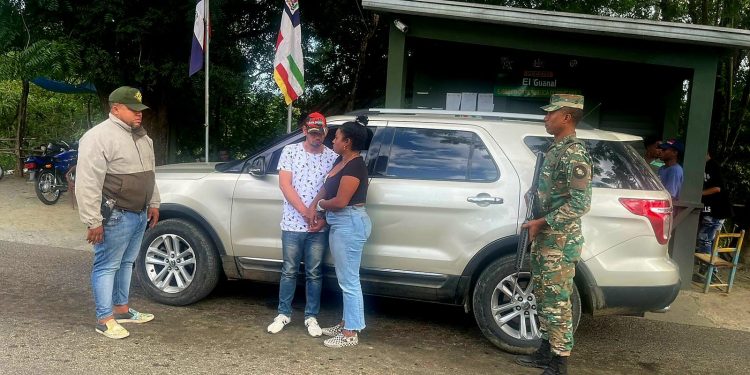Ejército detiene a una pareja de dominicanos por tráfico de inmigrantes haitianos en Santiago Rodríguez