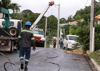 EDEEste Desarrolla Mini Proyecto Eléctrico en Sabana Perdida para Mejorar Calidad de Vida e Incorporar Clientes