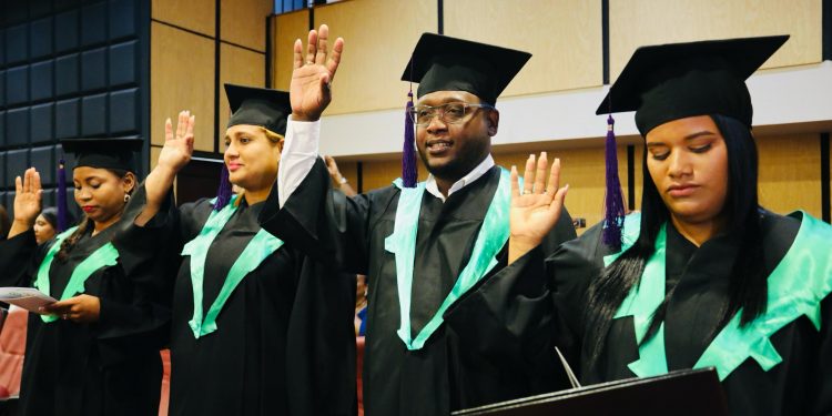 Universidad Tecnológica de Santiago Utesa gradúa 115 nuevos profesionales en Dajabón