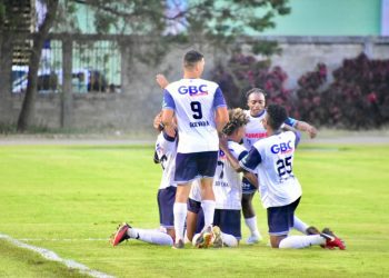 Salcedo FC golea 3-0 a Moca FC en el «Derbi de los Vecinos»