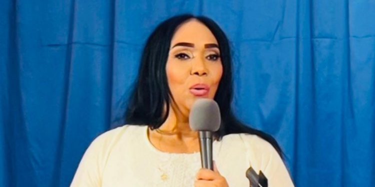 Pastora Karmelyn Polanco y Fundeluz llegan a RD para brindar apoyo a familias afectadas por tragedia en Jet Set