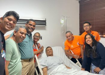 Sobreviviente del Jet Set se reencuentra con sus rescatistas de Defensa Civil