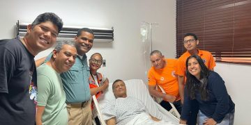 Sobreviviente del Jet Set se reencuentra con sus rescatistas de Defensa Civil