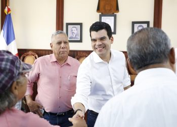 Wellington Arnaud se reune con comunitarios de Sajoma a quienes informa construcción de nuevo acueducto