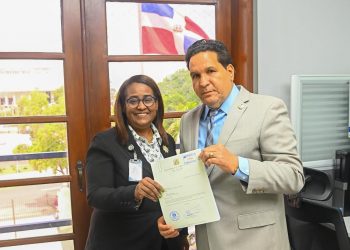 DIPUTADO VEGANO  ELPIDIO INFANTE,  SOMETE PROYECTO PARA REGULAR DESPACHOS EXPRESOS DE ENVÍOS