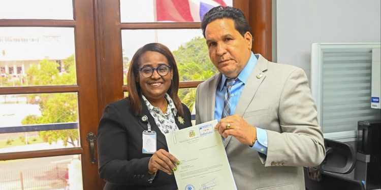 DIPUTADO VEGANO  ELPIDIO INFANTE,  SOMETE PROYECTO PARA REGULAR DESPACHOS EXPRESOS DE ENVÍOS