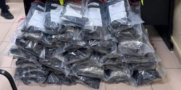 AEROPUERTO CIBAO: ARRESTAN MUJER CON DOS MALETAS LLENAS PRESUMIBLEMENTE MARIHUANA