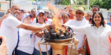 Neyba recibe con júbilo la antorcha de los Juegos Deportivos Fronterizos 2025