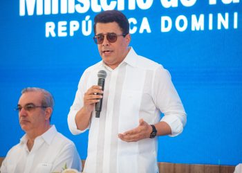 Gobierno entrega 1,600 títulos de propiedad de 2,521, en La Romana