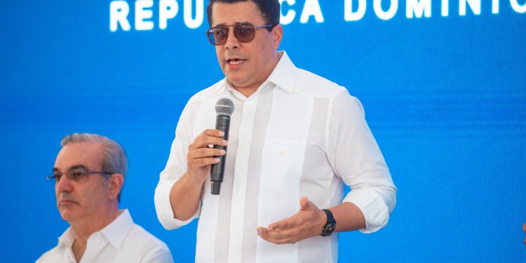 Gobierno entrega 1,600 títulos de propiedad de 2,521, en La Romana