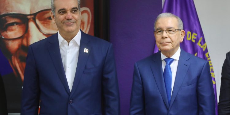 Abinader se reúne con el expresidente Medina para fortalecer posición ante crisis haitiana