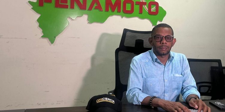 Fenamoto solicita colaboración a la Embajada de EE.UU. para mejorar educación vial en RD