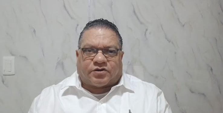 Mario Díaz exige destitución de Directora Movilidad Sostenible INTRANT, por fracaso en control giros a la izquierda